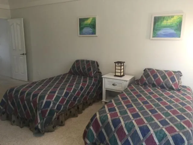 3 En Bedrooms!! Spacious 2-story Townhome With Pool And + 2-car Garage * Mesa