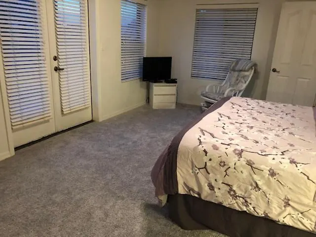 3 En Bedrooms!! Spacious 2-story Townhome With Pool And + 2-car Garage *