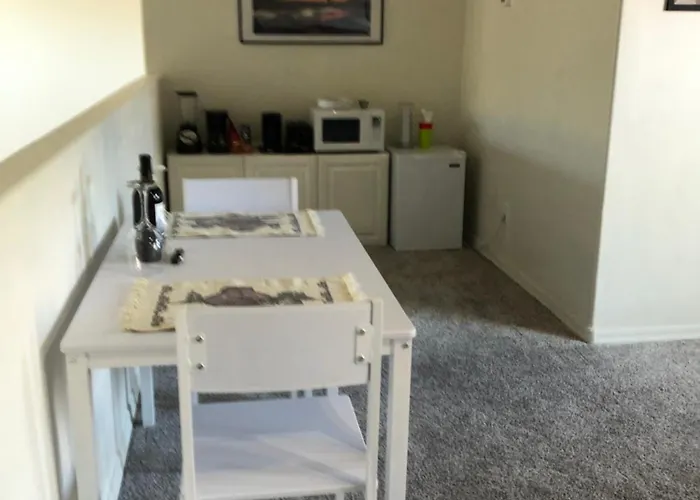 3 En Bedrooms!! Spacious 2-story Townhome With Pool And + 2-car Garage * Mesa